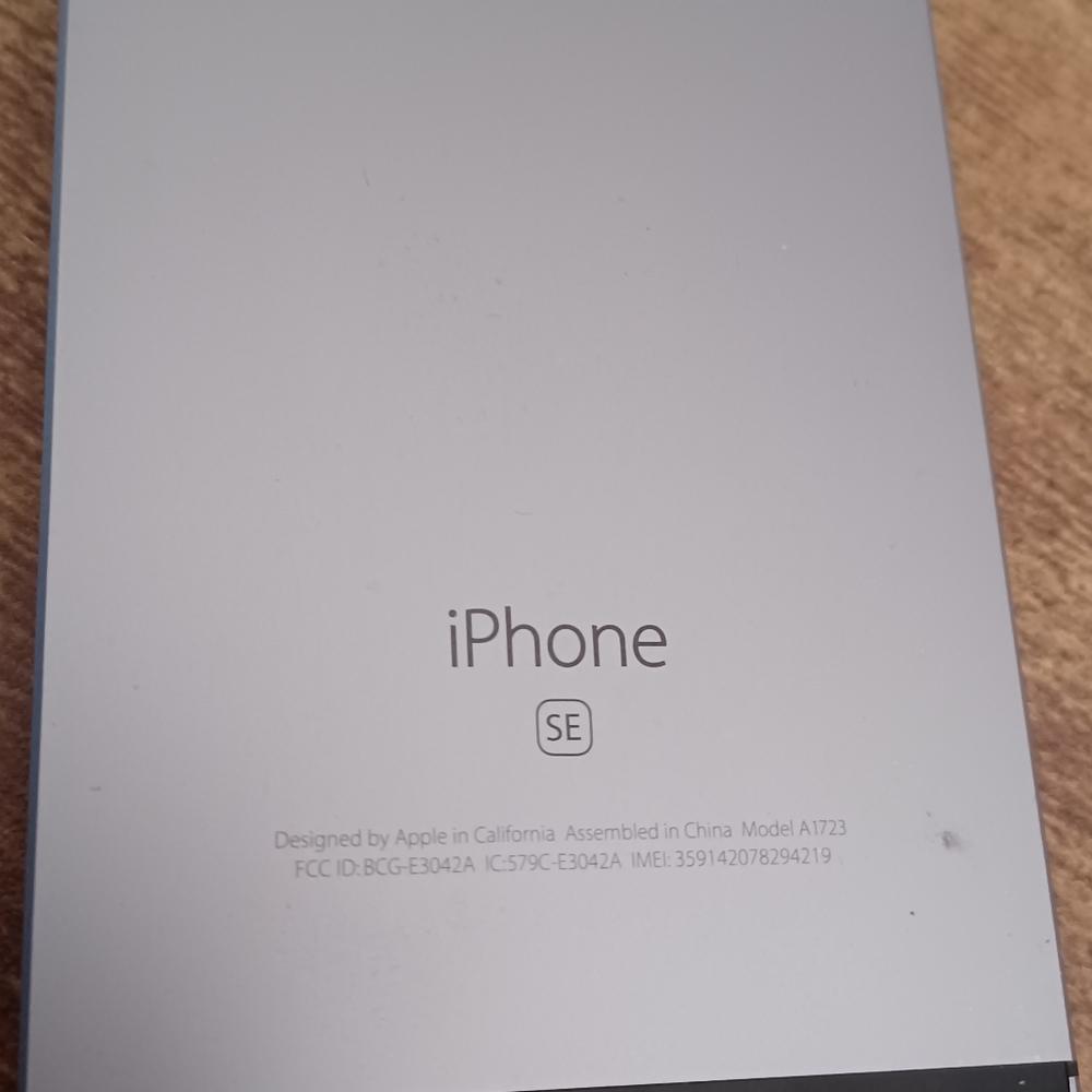 Apple iPhone SE Model 1723 64G Space Grey/Black Model MLM62VC/A Unlocked - Picture 7 of 9